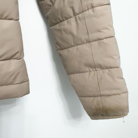 Abercrombie and Fitch Packable Puffer - Picture 9 of 11
